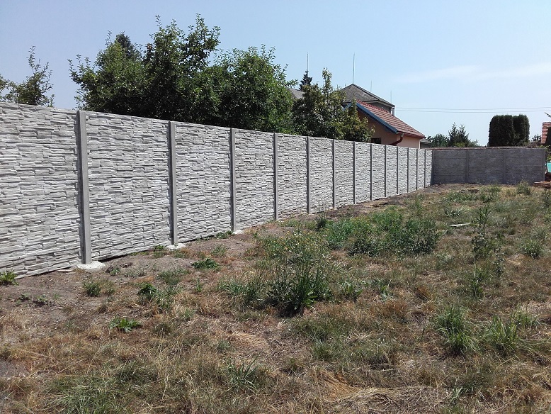 Betonový plot Křelov - Břuchotín